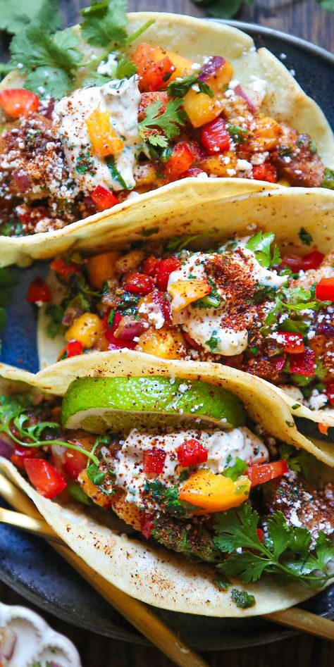 Cilantro-Lime Chicken Tacos with Peach Salsa on a blue plate. Summer Tacos Recipes, Citrus Chicken Tacos, Summer Taco Recipes, Peach Tacos, Citrus Tacos, Peach Recipes Dinner, Fresh Tacos, Summer Tacos, Cilantro Lime Chicken Tacos