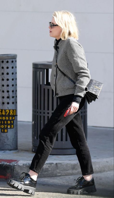 Lucy Boynton Street Style Lucy Boynton Street Style, Outfit Informal, Lucy Boynton, Golden Globes Red Carpet, Famous Outfits, Celebrity Street Style, Star Style, Style Crush, Celebrity Outfits