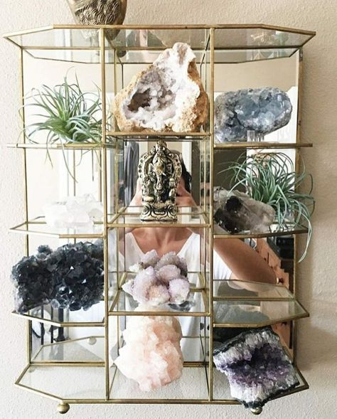 Crystals Aesthetic Home, Large Crystals Home Decor, Crystals Collection Display, Gemstone Storage Ideas, How To Display Crystals In Your Home, Crystal Stall Display Ideas, How To Display Crystals, Crystal Organization Display, Crystal Storage Ideas