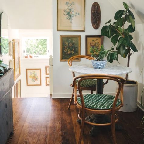 How to Turn a Tiny Nook Into a Major Design Statement #SOdomino #room #interiordesign #furniture #property #table #home #house #building #floor #green Fall Decor Ideas For Apartments, Zen Corner, Fall Vignettes, Coffee Nook, Target Home Decor, Home Decor Sets, Bathroom Rug Sets, Diy Room, Home N Decor