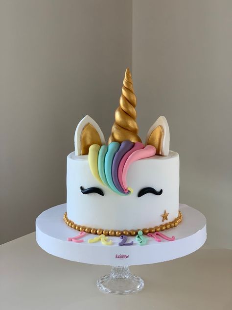 Simple Unicorn Birthday Cake, Small Unicorn Cake, Unicorn Cake Design Ideas, Pink Unicorn Cake, Unicorn Theme Cake, Gökkuşaği Pasta, Unicorn Cake Design, Easy Unicorn Cake, Unicorn Birthday Party Cake