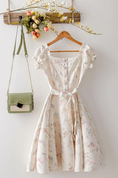 Ruangan Studio, Selling Clothes Online, Silk Dress Vintage, Fabric Photography, Dress Display, Beautiful Braided Hair, Hair Drawing, Estilo Hippie, Beauty Products Photography