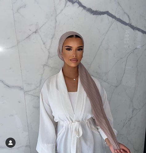 Modest Dress Outfits, Hijab Turban Style, Hair Wrap Scarf, Hair Scarf Styles, Mode Turban, Head Scarf Styles, Hijabi Fashion Casual, Modesty Fashion, Scarf Women Fashion