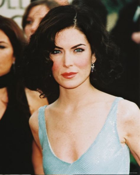 Lara Flynn Boyle, Black Irish Attracting Dragonflies, Black Irish Women, Dark Irish, Lara Flynn Boyle, Black Hair Pale Skin, Hair Pale Skin, Irish Genealogy, Irish Beauty, Irish Women