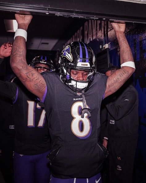 Lamar Jackson Aesthetic, Lamar Jackson Wallpaper, Jackson Aesthetic, Nfl Football Pictures, Nfl Football Art, Ravens Football, Nfl Photos, Dexter Morgan, Lamar Jackson