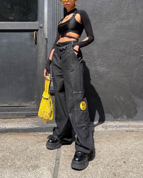 🌸Wuzg00d🌸 on Instagram: “🐝” Cong Tri, Ashley Banks, Grunge Summer, Rave Looks, Outfit Inspo Aesthetic, Zoë Kravitz, Concert Outfit Inspo, Leonie Hanne, Outfits Rave