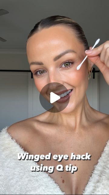 Cat Eye Makeup Tutorial Step By Step, Everyday Hooded Eye Makeup, Make Up For Rounded Eyes, Eyemakeup Creative Tutorial, How To Elongate Round Eyes, Finger Eyeliner Hack, Tiny Winged Eyeliner, Easy Cat Eye Makeup, Simple Cat Eye Makeup