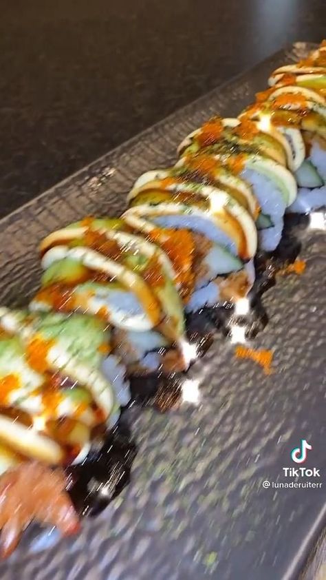 Pin by 2bad on diy [Video] | Yummy food, Sushi recipes homemade, Interesting food recipes Green Dragon Roll Sushi Recipes, Sushi Recipes Dragon Roll, Sushi Lunch Aesthetic, Sushi Roll Recipes Easy, Dragon Roll Sushi Recipe, Sushi Tutorial Videos, Sushi For Lunch, Sushi Meal Ideas, Maki Roll Recipe