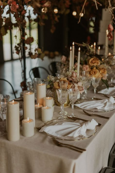 Spooky Halloween Wedding, Halloween Wedding Ideas, Fall Wedding Tables, Autumn Wedding Inspiration, Dresses Photography, Fall Dinner Party, Thanksgiving Wedding, Party Tablescapes, Fall Wedding Centerpieces