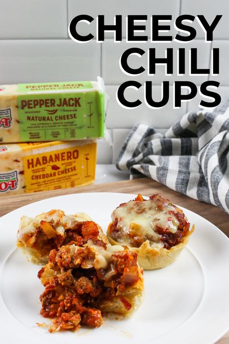 Switch up your dinner routine. These Cheesy Chili Cups are going to become a family favorite recipe. #CabotBudgetMeals #chili #muffins #biscuits #recipe #cheesy Chili Cups, Cheesy Chili, Cheesy Biscuit, Natural Cheese, Biscuits Easy, Biscuits Recipe, Cheesy Recipes, Easy Homemade Recipes, School Lunches