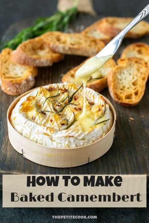 Baked Camembert Recipe, Camembert Recipes, French Appetizers, Baked Camembert, Baked Cheese, Eclairs, Cheese Recipes, Appetizers Easy, Clean Eating Snacks