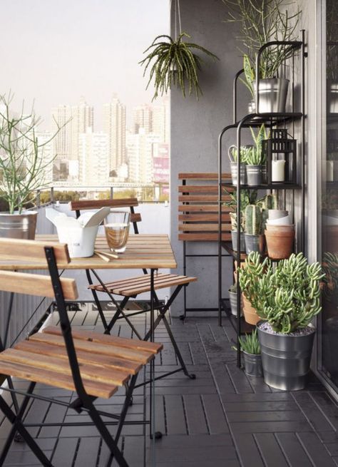 Klein Balkon Decor, Balcon Mic, Shipping Furniture, Design Per Patio, Balkon Decor, Tiny Balcony, Balcony Design Ideas, Small Balcony Design, Decor Ikea