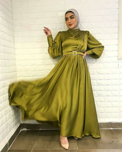 Simple Dress Hijab Classy, Simple Dress Hijab, Dress Soiree, Braidsmaid Dresses, Hijab Fashion Summer, Soiree Dress, Stunning Prom Dresses, Women Dresses Classy