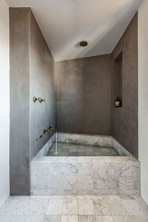 The Weekend Venetian Plastering, Bathroom Tropical, Penthouse Bathroom, Shower Baths, Stone Tub, Marble Bathtub, Built In Bathtub, Refinish Bathtub, Tropical Bathroom