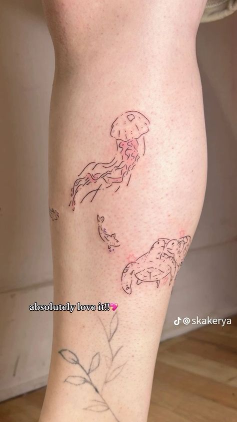 Jelly Fish Tattoo #tattoo #art #jellyfish #tattooed Jellyfish Knee Tattoo, Box Jellyfish Tattoo, Colorful Jellyfish Tattoo, Moon Jelly Tattoo, Ponyo Jellyfish Tattoo, Small Jellyfish Tattoo, Jellyfish Tattoo Minimalist, Jellyfish Tattoo Design, Trend Tattoos