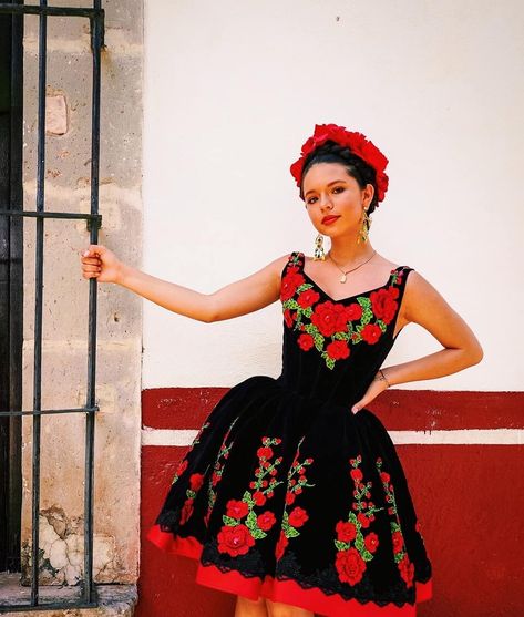 Instagram post by Ángela Aguilar 🇲🇽 • Aug 6, 2018 at 10:44pm UTC Outfit Mexicano, Vestido Charro, Mexican Quinceanera Dresses, Charro Quinceanera Dresses, Traditional Mexican Dress, Dama Dresses, Mexican Fashion, Quince Dress, Mexican Outfit