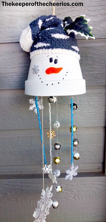 Clay Pot Snowman, Wind Chimes Ideas, Pot Snowman, Wind Chimes Craft, Terra Cotta Pot Crafts, Flower Pot Crafts, Diy Wind Chimes, White Spray Paint, Hemp Twine