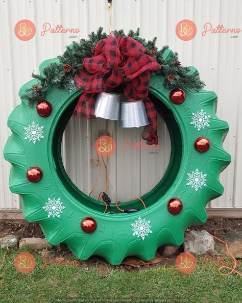 Christmas Tire Projects, Fall Tire Decorations, Christmas Tyre Ideas, Tractor Parade Ideas, Driveway Christmas Decorations Ideas, Christmas Tires Decoration, Christmas Farm Decorations, Tire Wreath Christmas, Tractor Tire Wreath