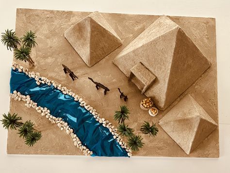 Diy Egyptian Pyramid, Egypt Diorama, Ancient Egypt Crafts Projects, Pyramid School Project, Ancient Egypt Crafts, Ancient Egypt For Kids, Joseph In Egypt, Ancient Egypt Projects, Ancient Egypt Pyramids