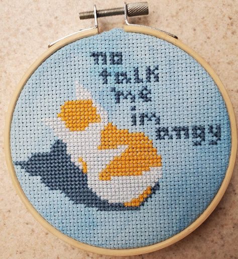 Cute Funny Cross Stitch, Small Cat Cross Stitch Pattern, Pokemon Cross Stitch Patterns Free, Cute Cross Stitch Patterns Free, Cross Stiches Ideas Easy, Cross Stitch Patches, Aesthetic Cross Stitch, Minecraft Cross Stitch, Cross Stitch Patterns Funny