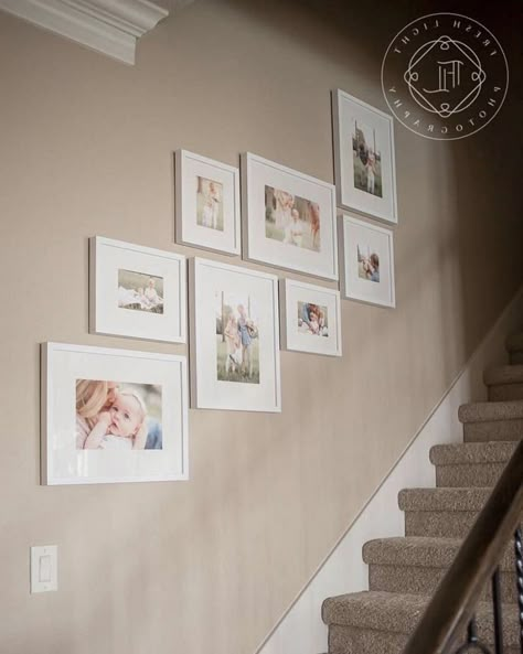 Stairway Pictures, Foto Scale, Stairway Gallery, Stairway Gallery Wall, Staircase Decoration, Gallery Wall Staircase, Staircase Wall Decor, Happy Ideas, Stairway Decorating