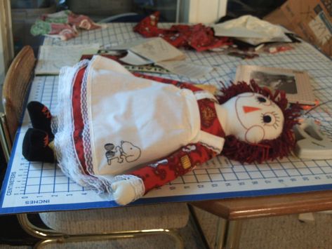 Primitive Raggedy Ann Dolls, Raggedy Ann Doll Pattern Free, Primitive Dolls Handmade, Diy Rag Dolls, Hand Piecing, Doll Making Patterns, Dolls Pattern, Raggedy Doll, Quilt Bag