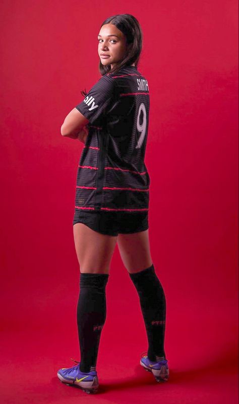 Media Day Poses Soccer College, Media Day Inspo Sports, College Soccer Media Day Poses, Individual Soccer Picture Poses, Sophia Smith Soccer, Soccer Photoshoot Ideas, Soccer Media Day Poses, Soccer Media Day, Soccer Photoshoot