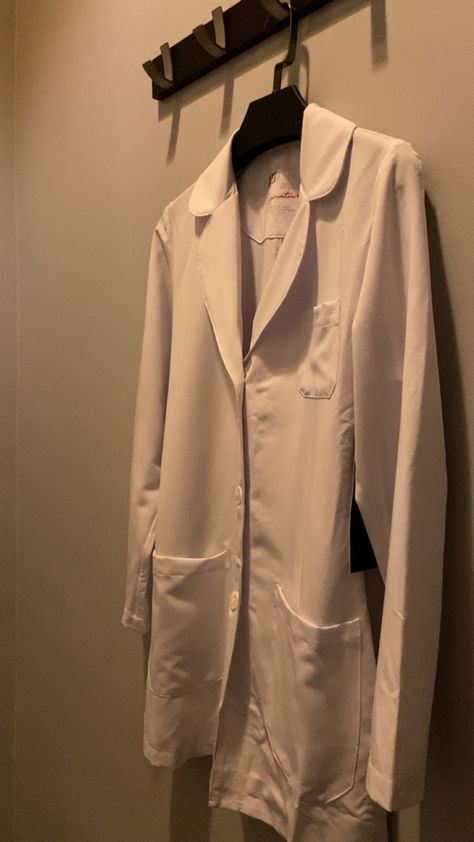 White Coat Ceremony Aesthetic, Lab Coat Aesthetic, Medical School Quotes, White Coat Ceremony, Aesthetic Doctor, Medical School Life, Pink Tumblr Aesthetic, Medical School Inspiration, College Aesthetic