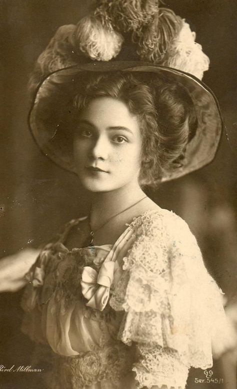 Asian Reference, Victorian Character, Edwardian Hairstyles, Vintage Foto's, Journal Decoration, Foto Transfer, Portrait Vintage, Portrait Photos, Gibson Girl