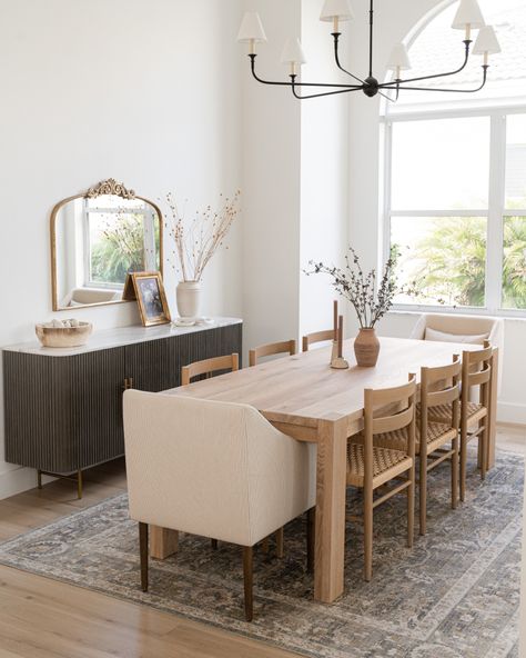 Neutral dining room, modern organic decor, wood table, wood chairs, upholstered chairs Transitional Dining Room Decor, Modern Organic Dining Room, Neutral Dining Room Decor, Organic Dining Room, Light Wood Dining Table, Organic Modern Dining Room, Decoration Buffet, Neutral Dining Room, Oak Dining Room