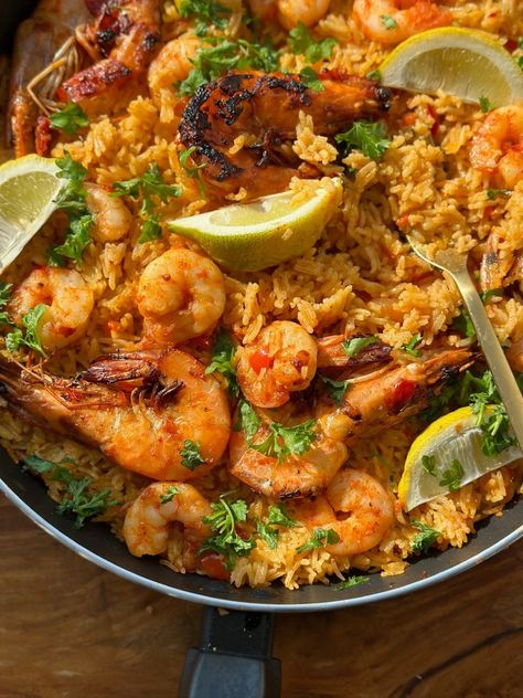 Easy to Make One Pan Seafood Paella - Oven Baked Paella Recipe, Baked Paella Recipe, Prawn Meals, Paella Recipe Authentic, Prawn Paella, Shrimp Paella Recipe, Seafood Paella Recipe, Brown Rice Cooking, Cooking Crab Legs