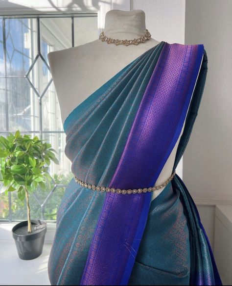 Traditional Sarees For Wedding, Indian Tricolor Saree, New Pattu Sarees, Sarries Design, Purple Wedding Saree, Purple Pattu Saree, Saree Styles Wedding Traditional, South Indian Outfits, South Indian Saree Look