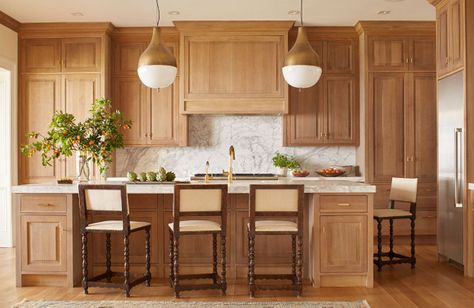 Gorgeous Home with Quarter Sawn White Oak Kitchen White Oak Kitchen Cabinets, Natural Wood Kitchen Cabinets, Honey Oak Cabinets, White Oak Kitchen, Natural Wood Kitchen, Oak Kitchen Cabinets, Honey Oak, Wood Kitchen Cabinets, Oak Kitchen