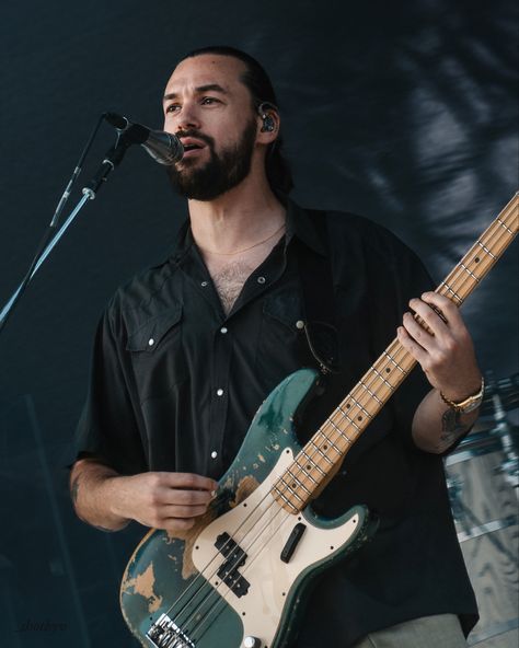 Ross Macdonald, The 1975 Ross Macdonald The 1975, Ross Macdonald, Matty Healy, The 1975, White Band, Fav Celebs, Celebrity Crush, Aesthetic Pictures, Instagram Photos