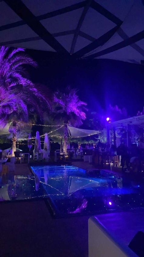 Night Pool Party, Pool Birthday, Pool Birthday Party, 18th Birthday Party, Luxury Lifestyle Dreams, Sweet 16 Parties, Night Vibes, Night Aesthetic, City Aesthetic