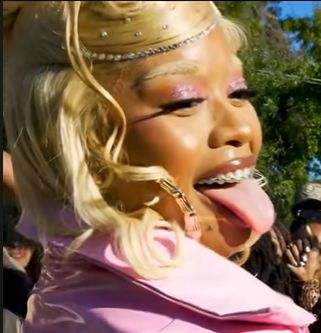 Rappers In Pink, Rapper Female, Tia Corine, Yk2 Aesthetic, Pink Bling, Female Rappers, Aesthetic Pics, Music Aesthetic, Black Culture