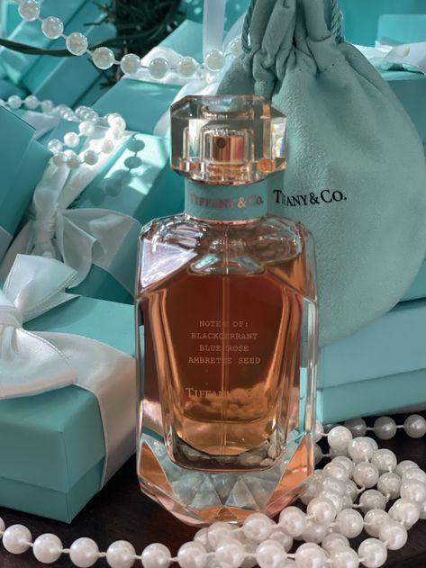 Koleksi Parfum, Gold Perfume, Rose Gold Aesthetic, Tiffany Rose, Perfume Collection Fragrance, Gold Aesthetic, Perfume Lover, Breakfast At Tiffanys, Tiffany And Co