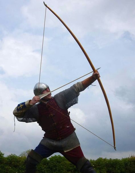 Medieval Longbow, Longbow Archery, English Longbow, Medieval Archer, Archer Characters, Historical Warriors, Archery Bows, Empire Romain, Fantasy Role Playing