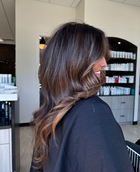 Do we like the dimensional Brunette or Bronde look? I’m loving the darker on her 🤎🤤 A few highlight moved up while still leaving her root untouched and few lowlights added. Loooove this color!!!! #brunette #brunetteinspo #brownhair #darkhair #darkhairbalayage #balayage #dimensionalbrunette #brunetteinspo #utah #utahhairstylist #utahbrunettespecialist #utahcolorspecialist #utahbalayge #utahbalayagespecialist #utahbrunette #utahhairinspo Darker Bronde Balayage, Brunette With Highlights And Lowlights, Brunette Hair With Lowlights, Brunette With Lowlights, Dimensional Brunette, Bronde Balayage, Brunette Highlights, Low Lights Hair, Highlights And Lowlights