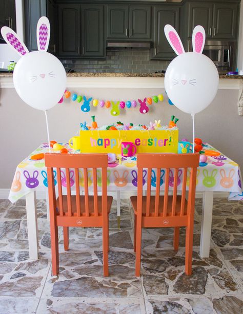 Toddler Easter Party, Easter Brunch Kids, Easter Kids Table, Bunny Balloons, Hosting Easter, Bunny Brunch, Brunch Decorations, Kids Brunch, Kids Easter Party