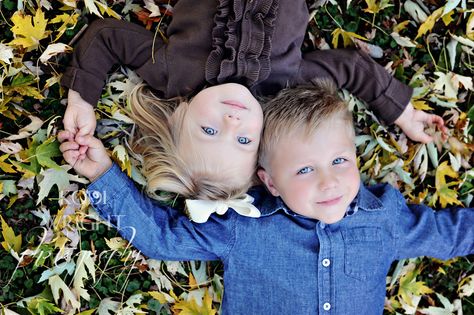 Child - sibling photography -- copyright Kodi Wright Photography Sibling Photography Poses, Sibling Pictures, Boy Photo Shoot, Sister Photography, Sibling Poses, Baby Pictures Newborn, Children Photography Poses, Sibling Photography, Baby Photoshoot Boy