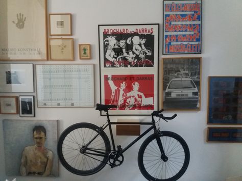 wall art fixie bicycle bike Buren Long Beuys Gallery Wall Design, Bike Wall Mount, Fixie Bike, London Flat, Small Space Living Room, Bike Shop, Small Space Living, Bicycle Bike, Living Room Wall