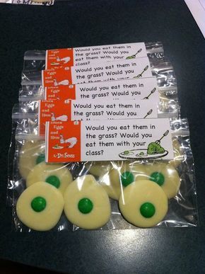 Cute idea as snack for Dr Seuss birthday we are celebrating at school Green Eggs And Ham Snack, Seuss Snacks, Dr Seuss Snacks, Dr Suess Week, Dr Seuss Preschool, Education Worksheets, Dr Seuss Classroom, Dr Seuss Crafts, Dr Seuss Activities