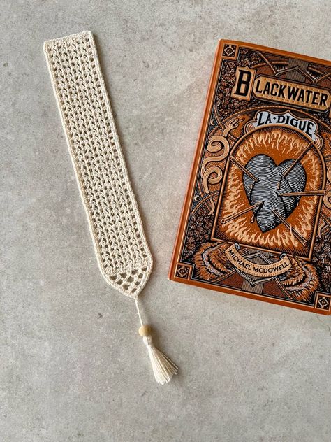 Lace Bookmark, Marque-pages Au Crochet, Crochet Bookmark Pattern, Confection Au Crochet, Crochet Bedspread Pattern, Crochet Business, Crochet Goodies, Crocheted Lace, Crochet Bookmarks