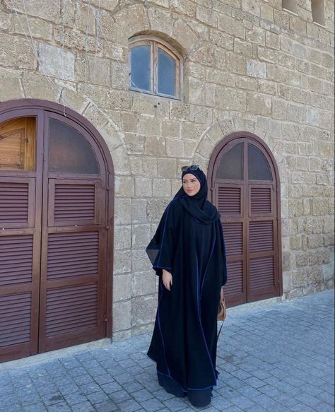 Black Open Abaya, Dress For Muslim Women, Abaya Noir, Hijab Model, Dubai Women, Muslim Dresses, Kaftan Abaya, Open Abaya, Hijabi Fashion Casual