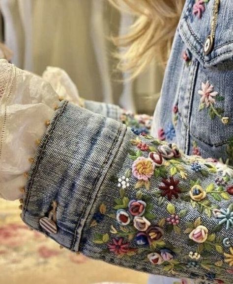 Denim Jacket Embroidery, Embroidery Jeans Diy, Kpop Ideas, Valentine Diy, Clothes Embroidery Diy, Denim Embroidery, Denim Crafts, Embroidery On Clothes, Space Ideas