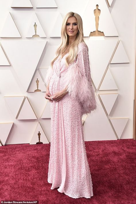 Pregnant Red Carpet, Oscars 2022, Jessie Buckley, Ciaran Hinds, Best Costume Design, Beyonce Knowles Carter, Film Editing, Nicky Hilton, Manuel Miranda