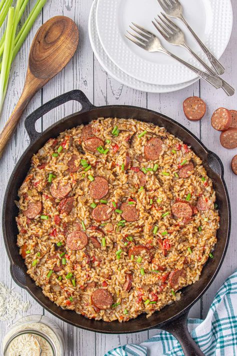 Jambalaya Authentic, Sausage Jambalaya Recipe, Rice Spices, Cajun Recipes Authentic, Jambalaya Recipe Easy, Cajun Shrimp And Grits, Sausage Jambalaya, Restless Chipotle, Sausage Rice