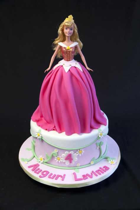 1 tier round cake base Sculpted cake under the dress Plastic doll Disney Cake Ideas, Sleeping Beauty Sleeping, Princess Dress Cake, Aurora Cake, Sleeping Beauty Cake, Barbie Dress Cake, Princess Doll Cake, Barbie Doll Birthday Cake, Sculpted Cake