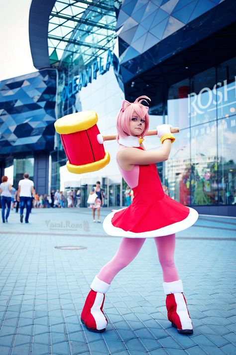 Amy Rose Costume, Sonic Cosplay, Rose Cosplay, Rose Costume, Sonic Generations, Bindi Irwin, Cool Cosplay, Amy Rose, Mini Me